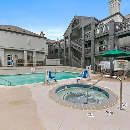 Quality Suites Atlanta Buckhead Village North-3