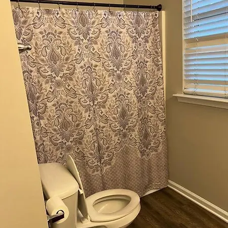 Cheerful 3 Bedroom, Close To Downtown And Arena!!!-3