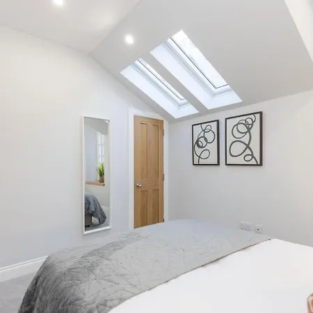 Dragon Suites - Yukina Suite - 2 Bed City Centre House With Garden-3