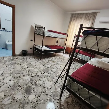 Backpacker Naples-3
