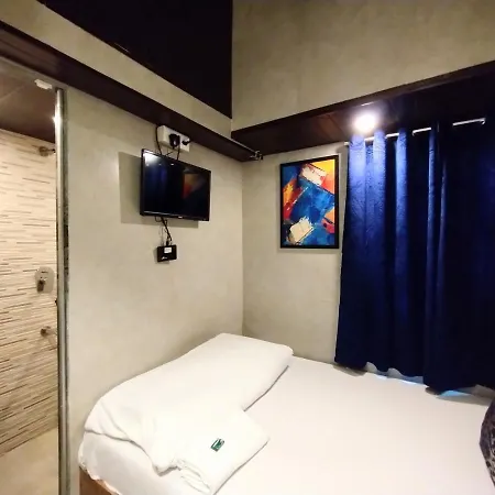 Hotel Eros - Near Airport T2-2