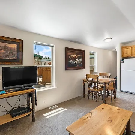 Cozy 1 Bedroom In West Yellowstone, Just 1 Minute From Yellowstone Park! Alpine 1-2