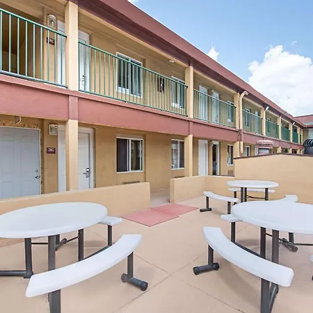 Ramada By Wyndham Flagstaff East-3