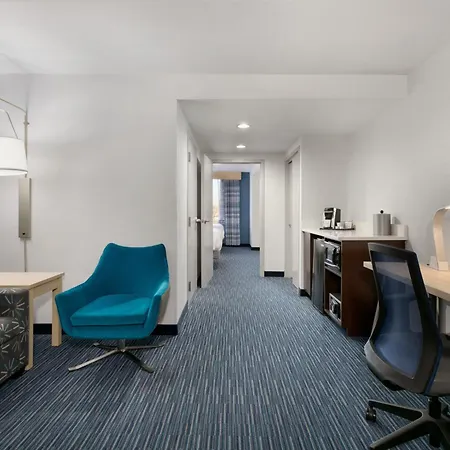 Holiday Inn Express Hotel & Suites Norfolk Airport By Ihg-3