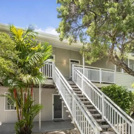 Tropical 5Br Retreat With Pool In Railway Estate-2