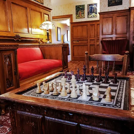 James Bay Inn Hotel, Suites & Cottage-3
