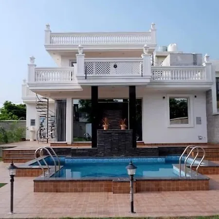 Greystone Villa: Luxurious Retreat with Pool and Entertainment-2