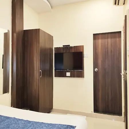 Hotel Golden Galaxy - Santacruz East-2