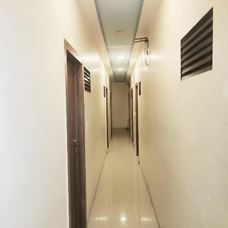 Hotel Golden Galaxy - Santacruz East-3