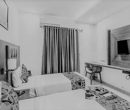 Fabhotel Realm Inn-2