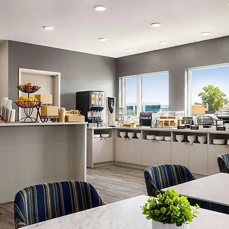 Microtel Inn & Suites Montreal Airport-Dorval Qc-2