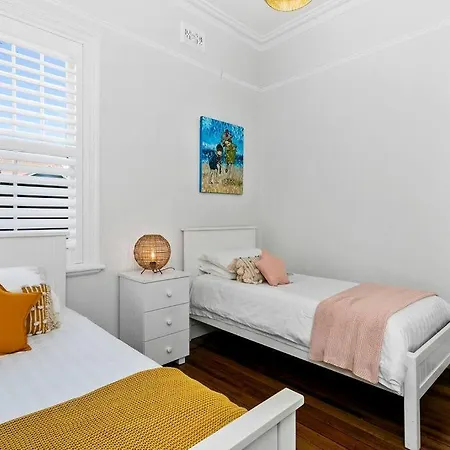 Edw19 - Stylish 2-Bed, 2-Bath Townhose In Drummoyne-2