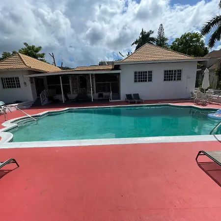 The Lodge @ Peaceful Palms-3