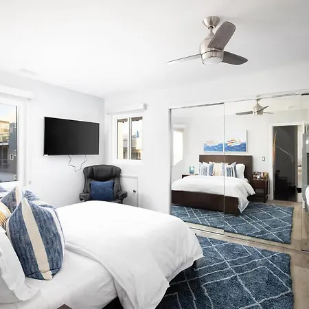 Oceanfront, Two-Level Condo With Stunning View, Decks, Fast Wifi & Fireplace-2