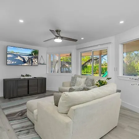 Round Beach House W Pool-2