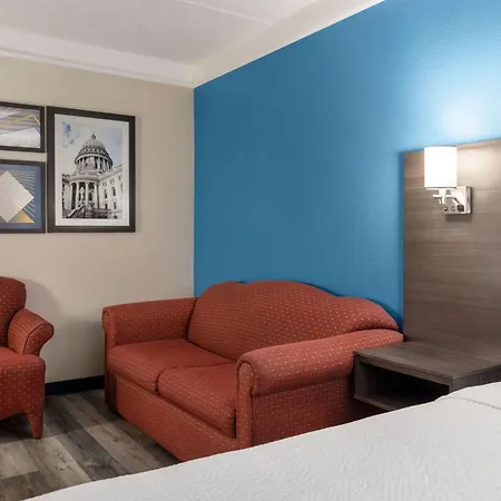 La Quinta By Wyndham Madison American Center-3
