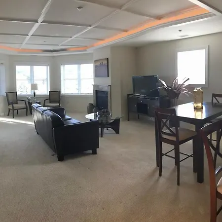 Corner Suite At Peninsula Bay Resort Awaits-3