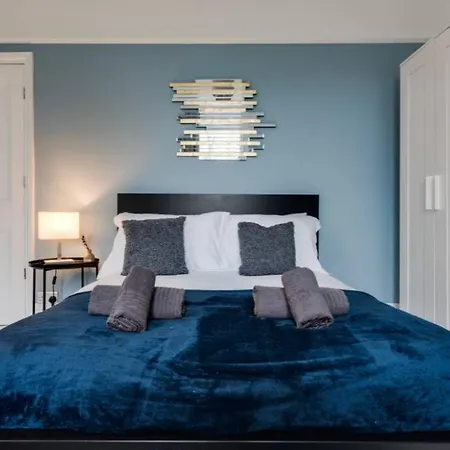 Elegant Home From Home-3