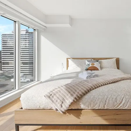 Modern 2-Bedroom Condo W Floor To Ceiling Windows-3