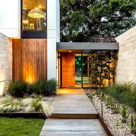 Eastside Mansion & Pool Rainey St - 7 Min Drive-2