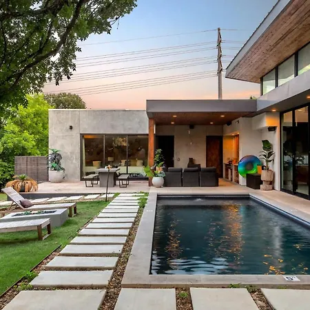 Eastside Mansion & Pool Rainey St - 7 Min Drive-3
