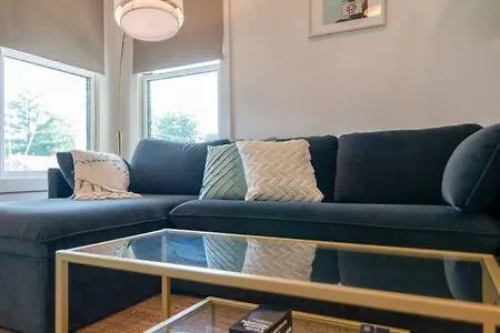 Stylish East Nash Retreat, Walk To Local Favorites, Sleep 10 With Smart Tvs, Workspace & Fast Wifi, Attached Garage & Full Kitchen, Walk To Mas Tacos, Drive 10 Min To Downtown Broadway, 24 Hr Hospitality-3