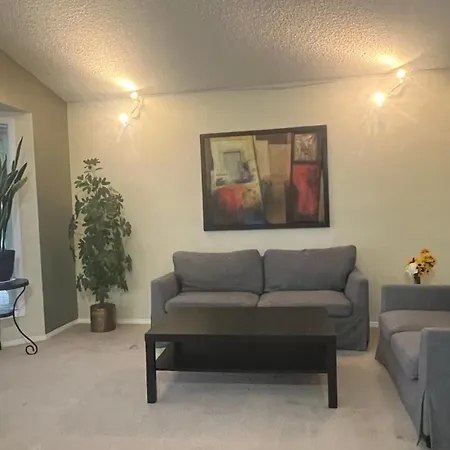 Private Rooms In A 3 Bedroom Guest House Close To Londonderry Mall 1 Person Per Room No Couples For Men Only-3