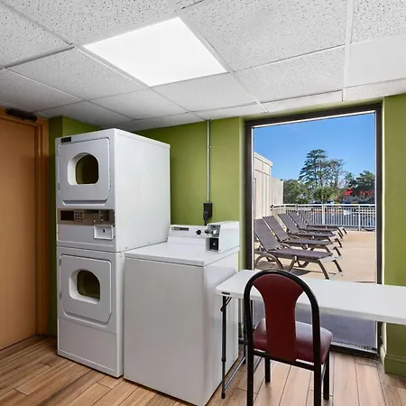 Super 8 By Wyndham Myrtle Beach/Market Common Area-2