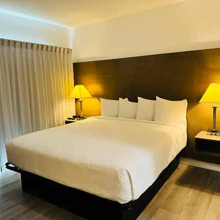 Ramada By Wyndham San Diego Airport-3