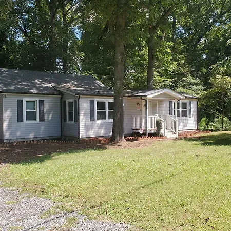 Private Single Level Standalone House Large Lot - 3 Bedrooms-3