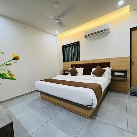 Hotel Venus By Mantram Hospitality-3