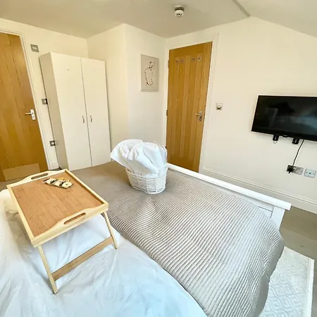 Luxury En-Suite Double Bedroom Stratford E15-2
