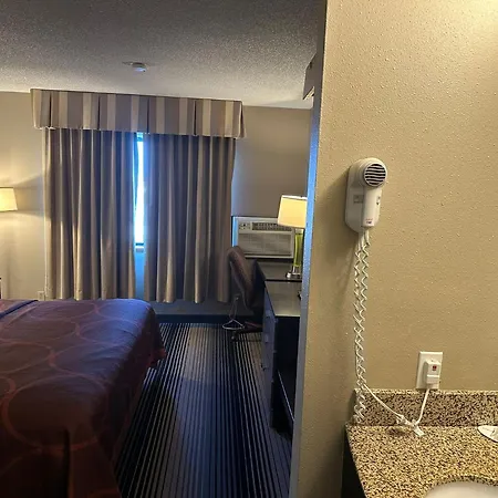Super 8 By Wyndham Milwaukee Airport-2