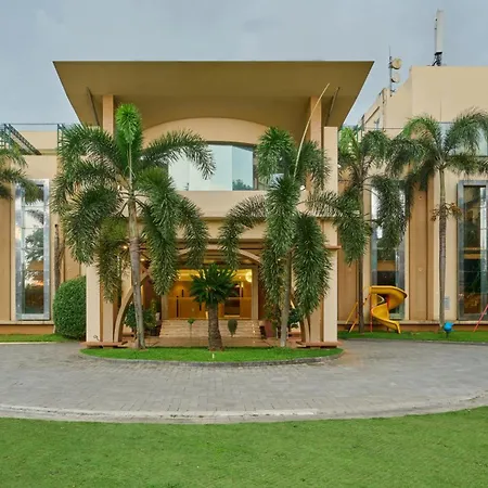 Flora Airport Hotel And Convention Centre Kochi-3