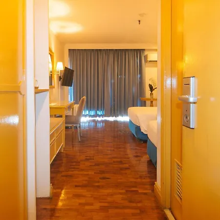 The Aloha Hotel-2