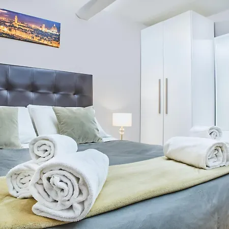 Firenze Rooms Cathedral B&B-3