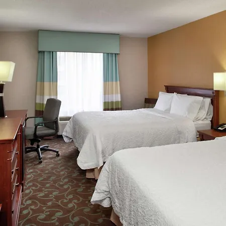 Hampton Inn & Suites By Hilton Toronto Airport-3