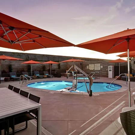 Hampton Inn & Suites Los Angeles Burbank Airport-3