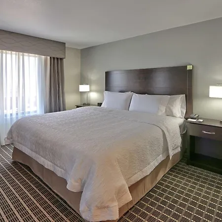 Hampton Inn & Suites Albuquerque Airport-2