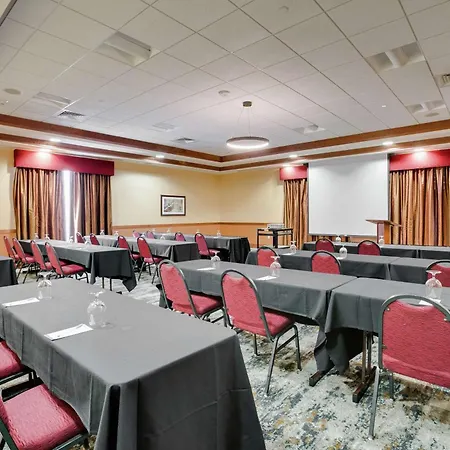 Hilton Garden Inn Milwaukee Airport-2