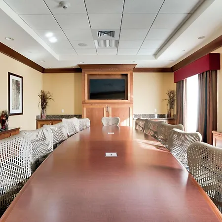 Hilton Garden Inn Milwaukee Airport-3