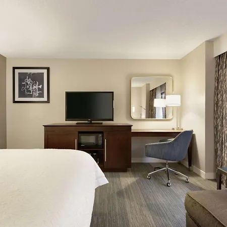 Hampton Inn & Suites Nashville-Downtown-3