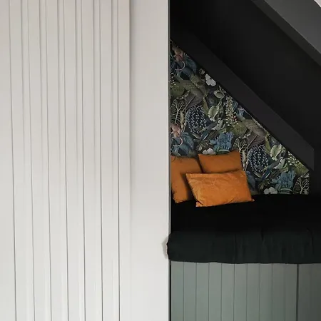 Styles & White Stays - Central Newquay-2