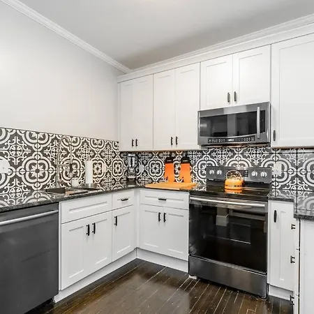 Spacious 5Br/5.5Ba Near Plaza & Museum-3