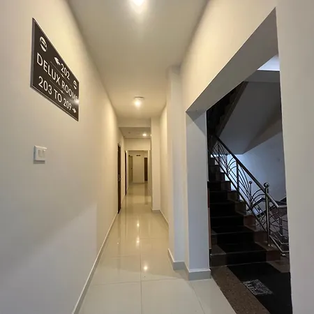 Le Hotel Host-2