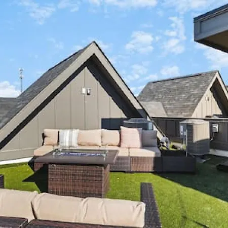 Large Patio, Rooftop Deck And Garage, 3 Miles To Broadway-3