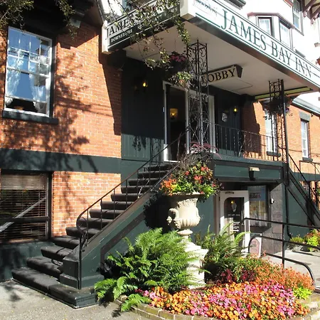 James Bay Inn Hotel, Suites & Cottage-2