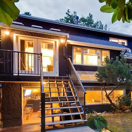 Contemporary Home B&B-2