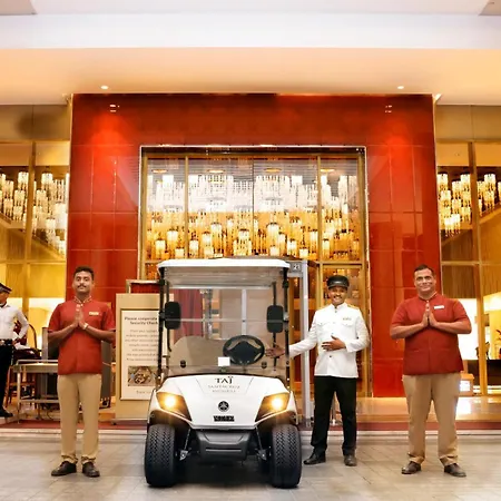 Taj Santacruz-3