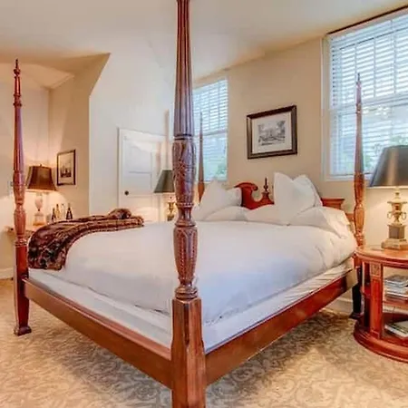 Portland'S White House Carriage House-2